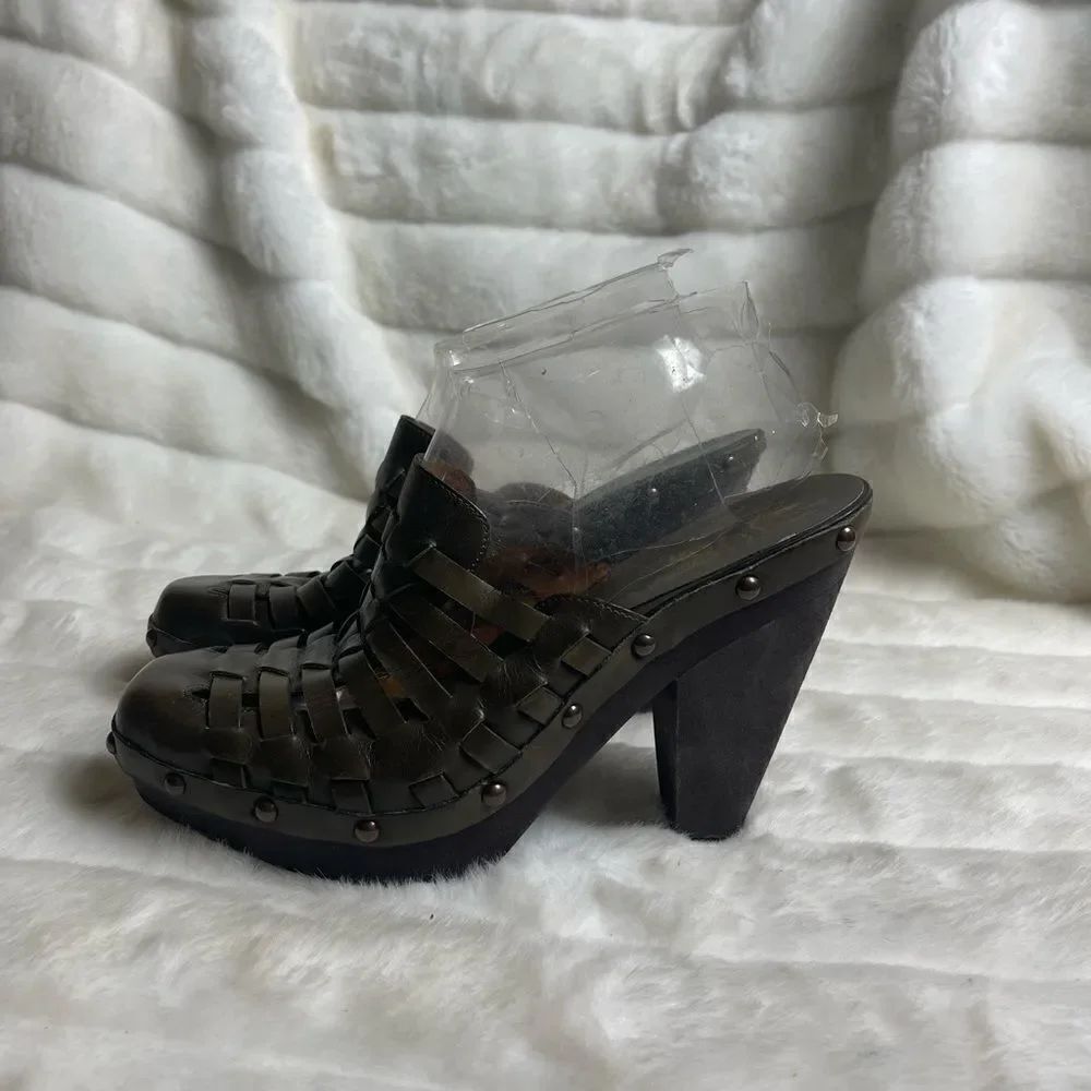 Nine West vintage collection leather olive green woven clogs studs accen…